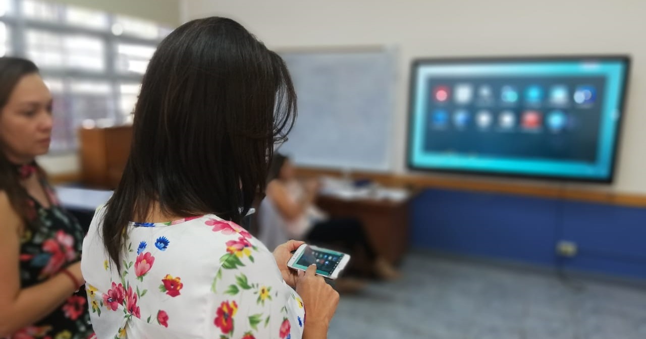 PROTEA promoverá el desarrollo de estrategias pedagógicas con pantallas interactivas mediante atención personalizada a docentes