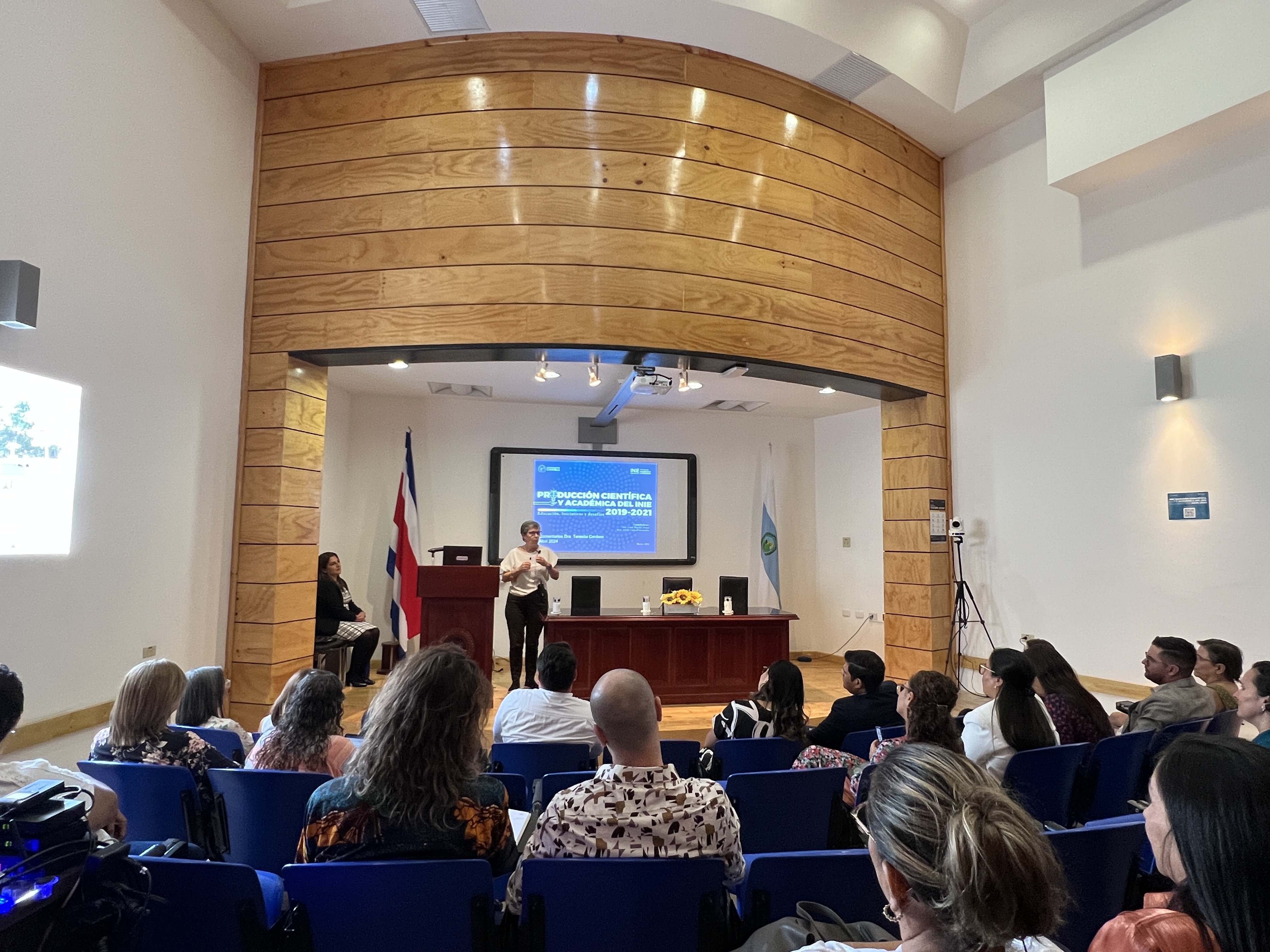 Presentación del documento "Producción Científica y Académica del INIE 2019-2021: Educación, iniciativas y desafíos".  En el marco del 44 aniversario del INIE 